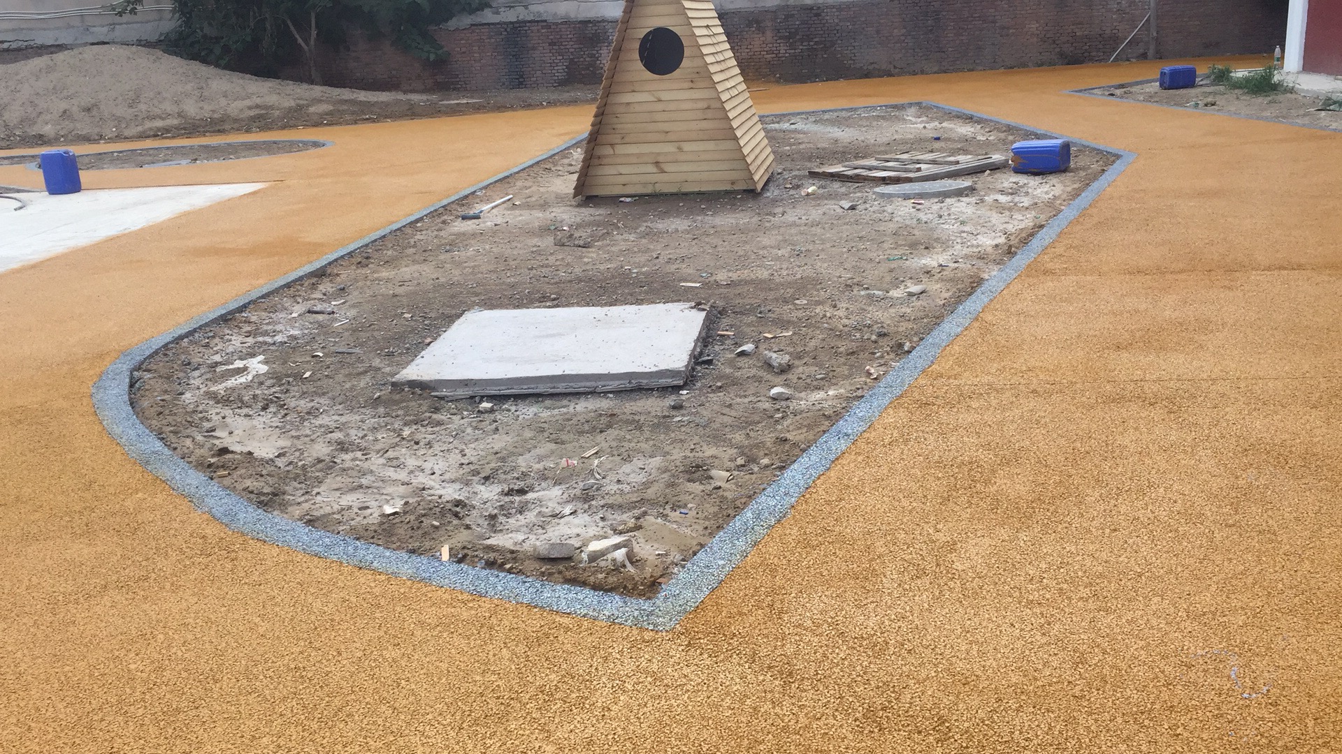 高碑店紅黃藍(lán)幼兒園透水混凝土