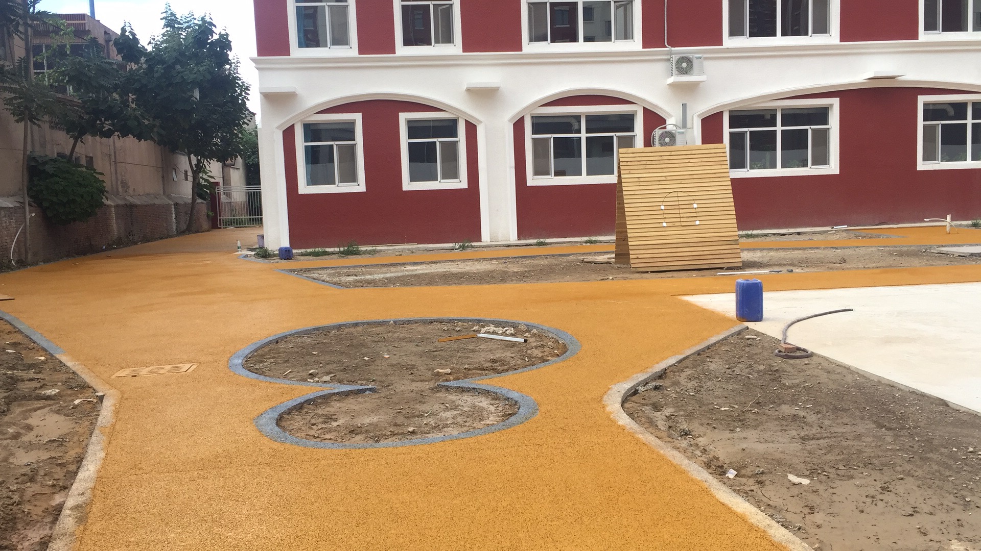 高碑店紅黃藍(lán)幼兒園透水混凝土